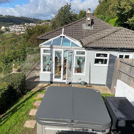 The Crest Hillside Retreat With Hot Tub Villa Abertillery Eksteriør bilde