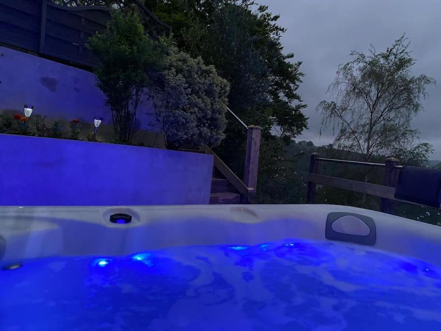 The Crest Hillside Retreat With Hot Tub Villa Abertillery Eksteriør bilde